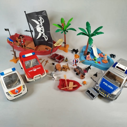 Playmobil Spielwelt-Set mit Piratenschiff, Polizeiauto und Strand